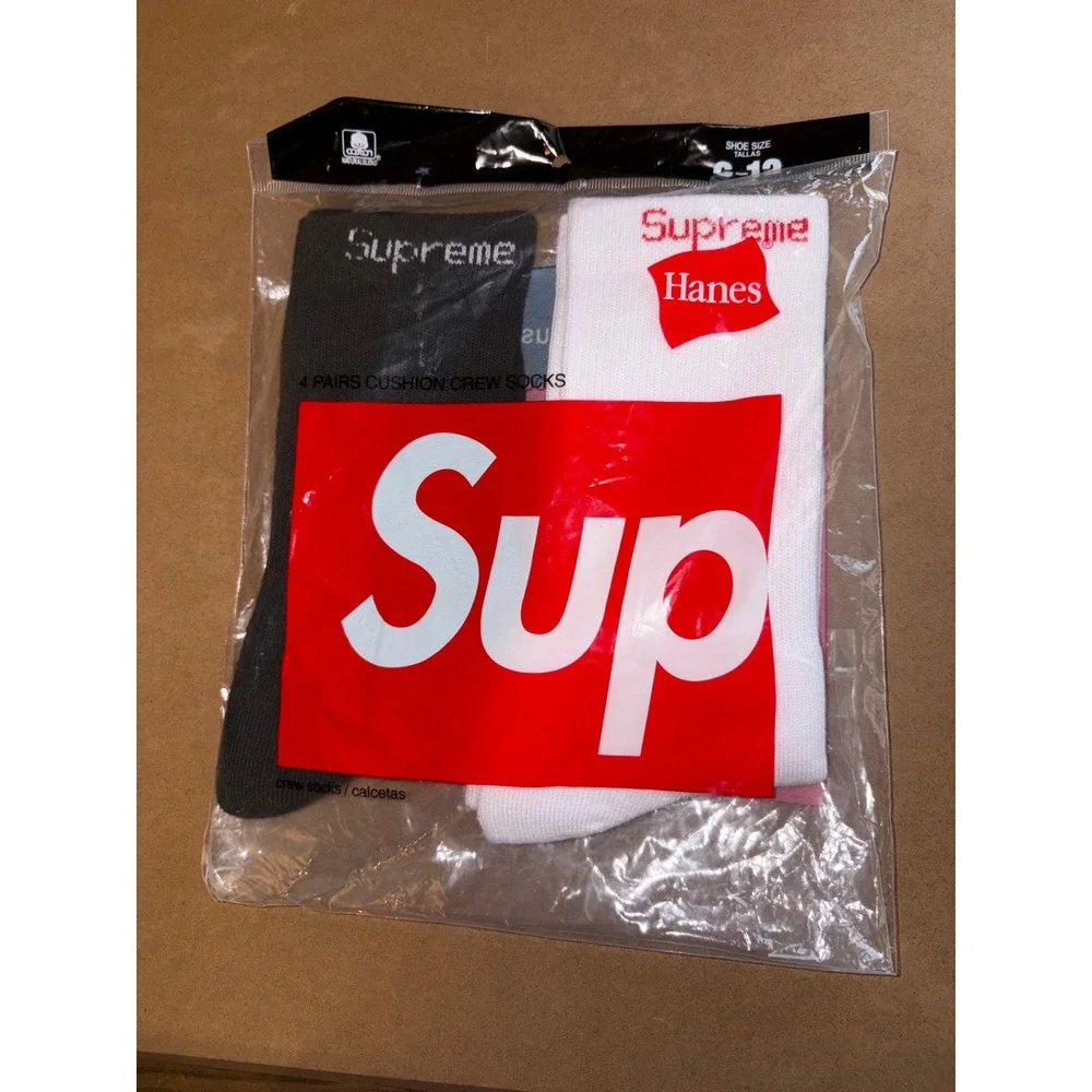 Supreme Hanes Cushion Crew Socks 2 Pack- 1 Black 1 White Shoe Size 6-12 FW21 New